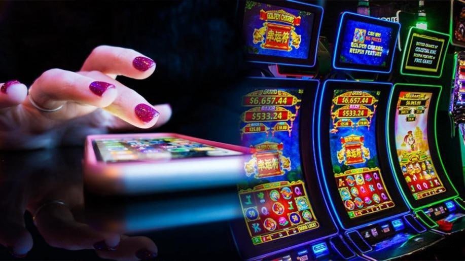 Pengguna mobile 99jitu di suasana pantai